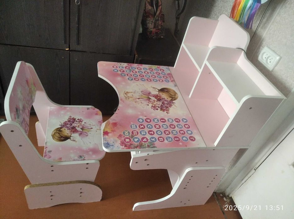 Дитяча парта,стілець