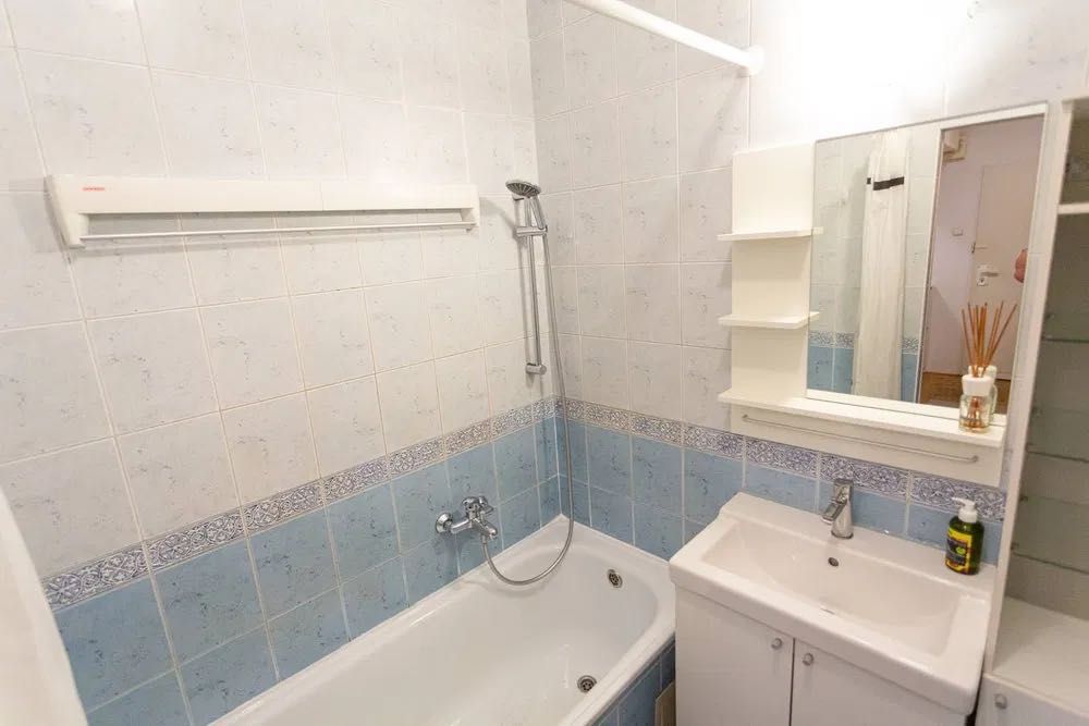 Wynajmę 37m2 z dużym balkonem - 1 piętro, ul. Kochanowskiego 10A WWA
