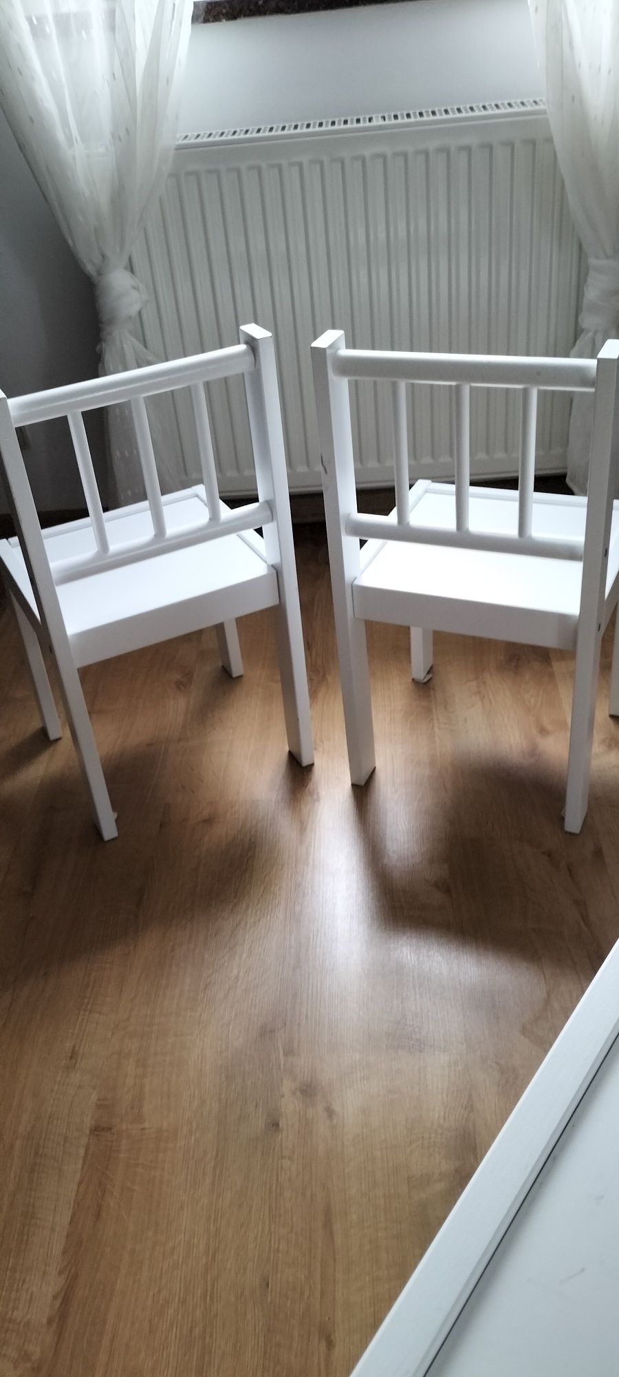 Drewniany stolik z krzesełkami dla dzieci