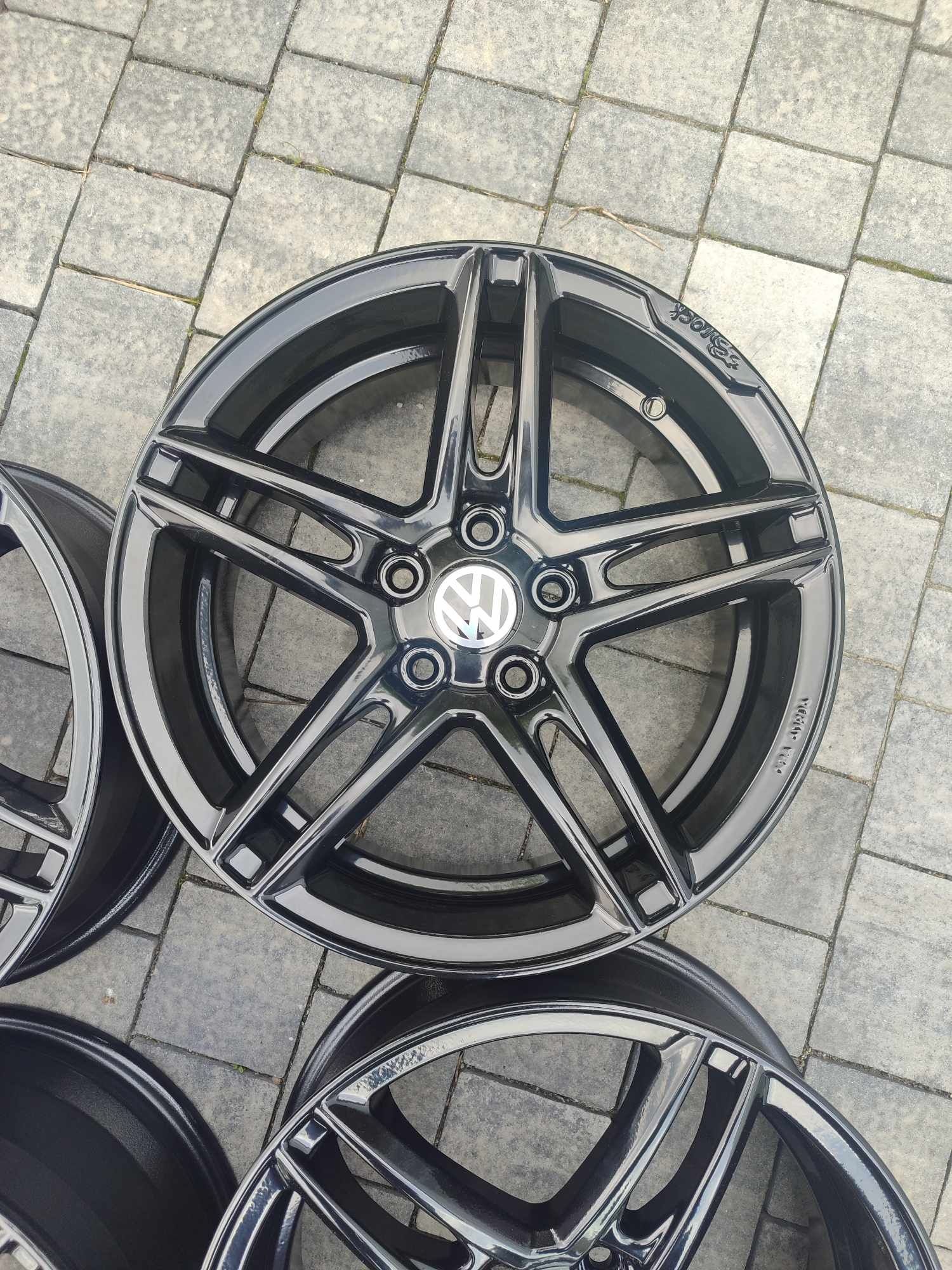 Felgi aluminiowe R17 5x112 8J ET 35 Audi VW czarny polysk