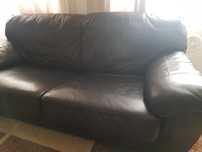 Sofa  cor preta(pele) bom estado
