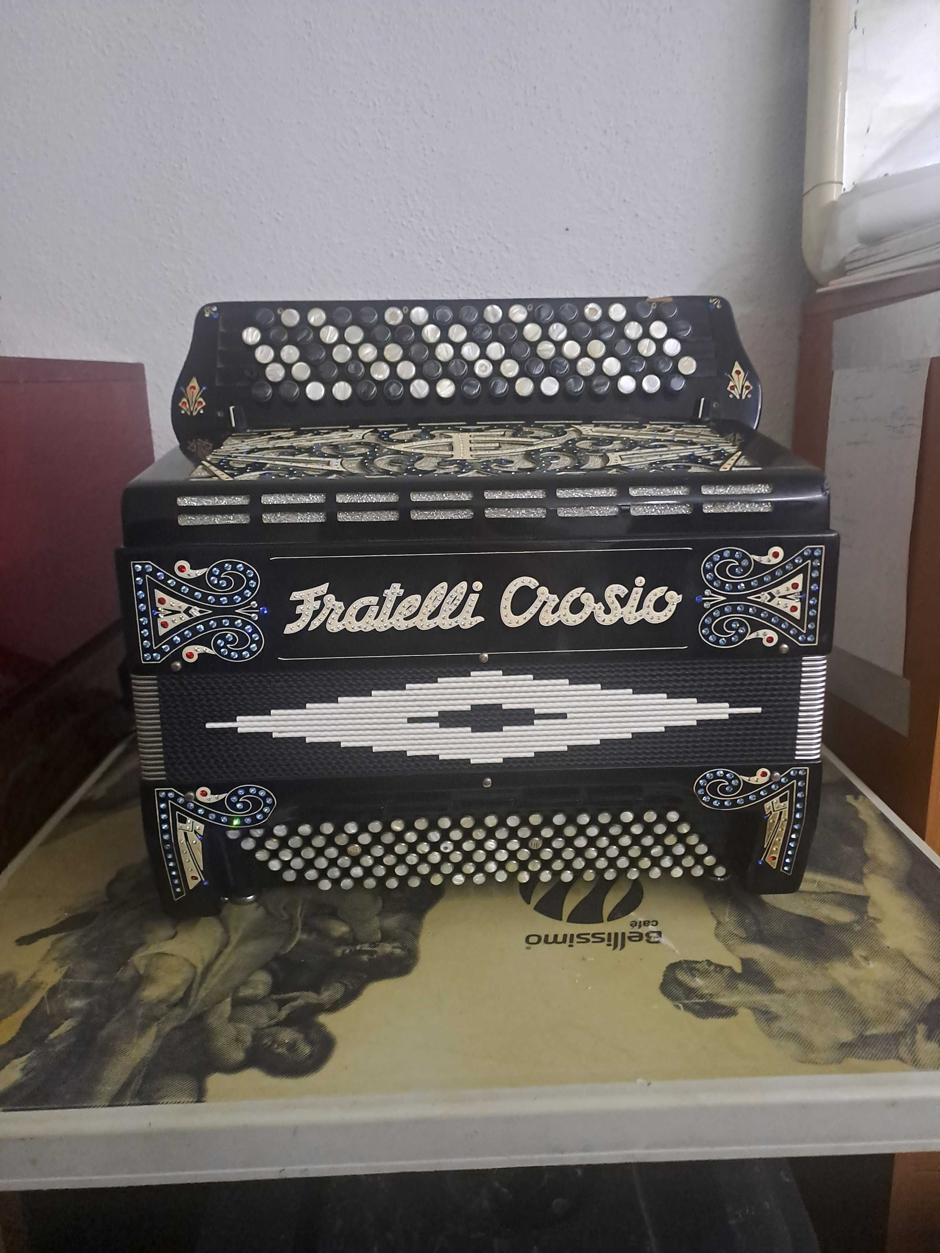 Acordeão Fratelli Crosio. Excelente. Á 4° Voz