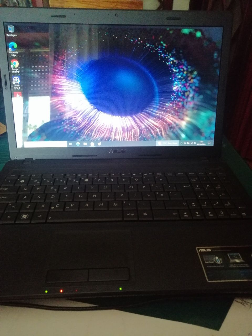 Portátil Asus i3 2.1 GHz 4Gb 320Gb ATI 1Gb pc