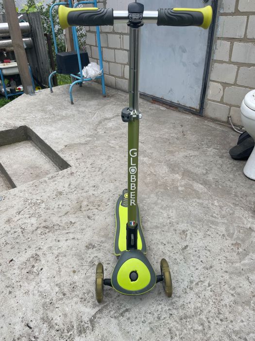Самокат дитячий триколісний Globber Light wheels Elite Deluxe зелений