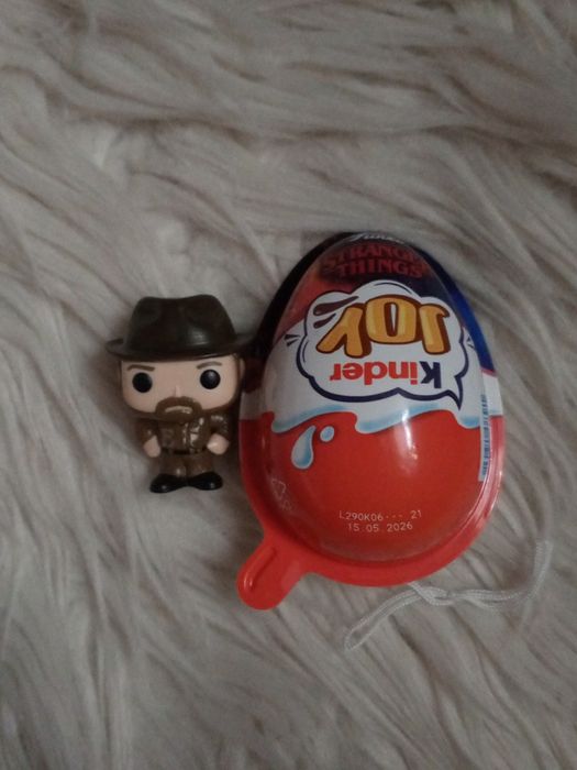 Кіндер joy stranger things