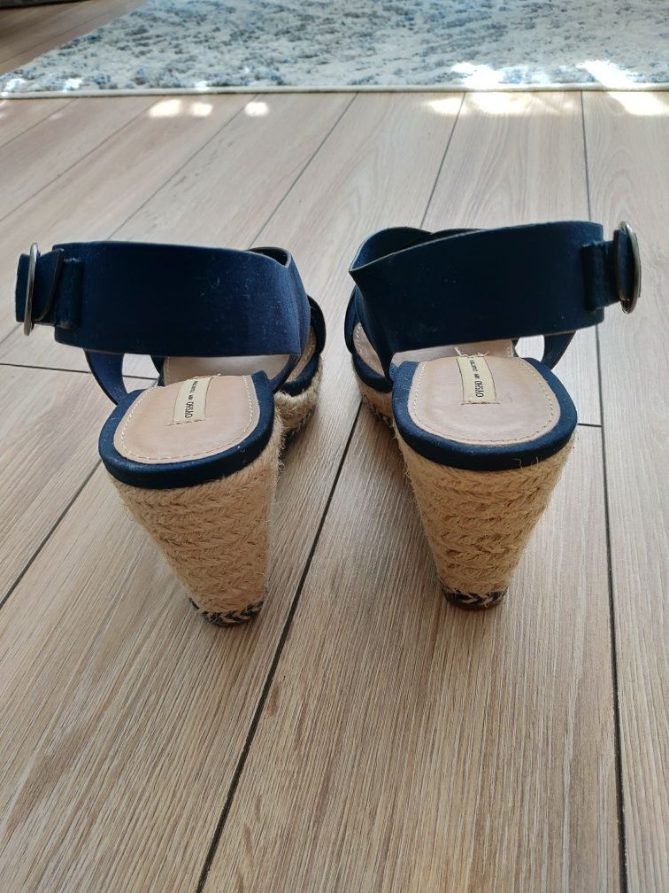 Buty na koturnie Oysho rozm 38