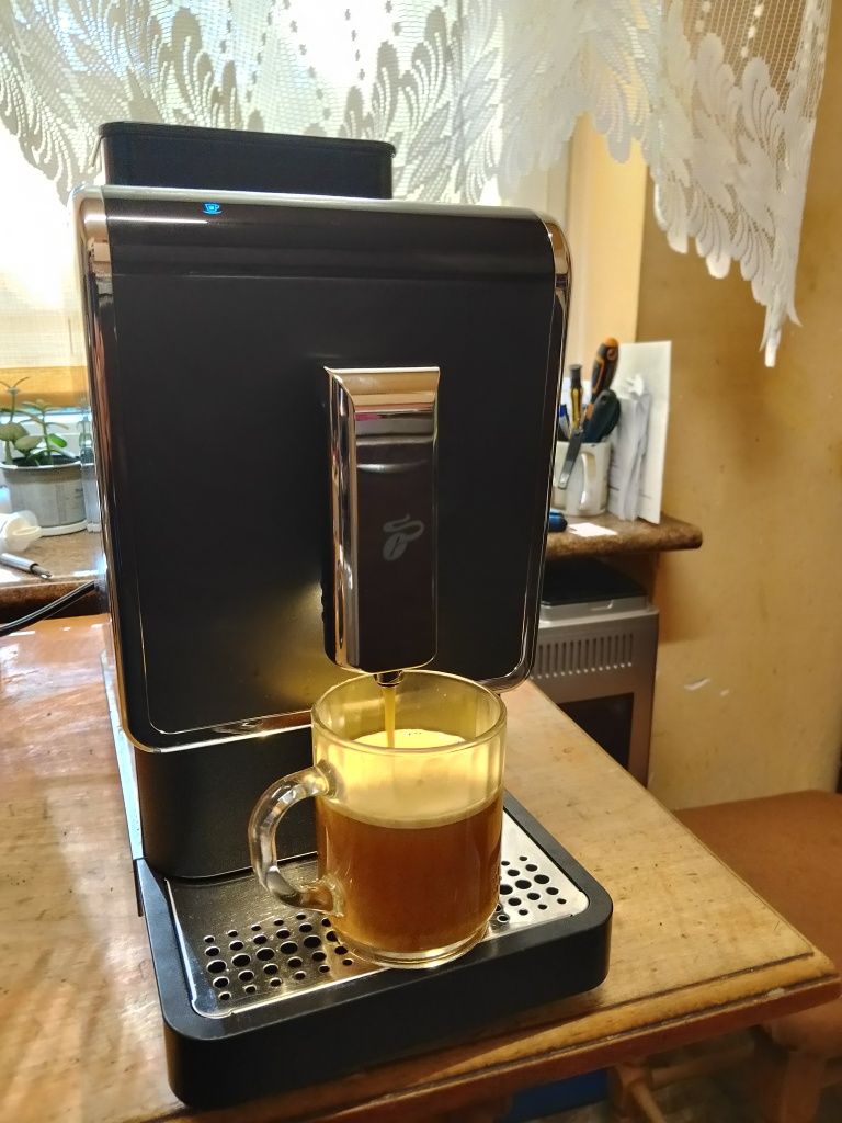 Ekspres ciśnieniowy do kawy czarnej Tchibo