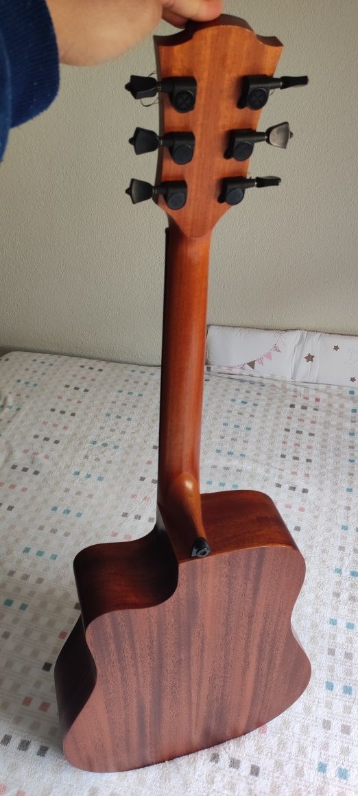 Violão perfeito, pouco usado impecável