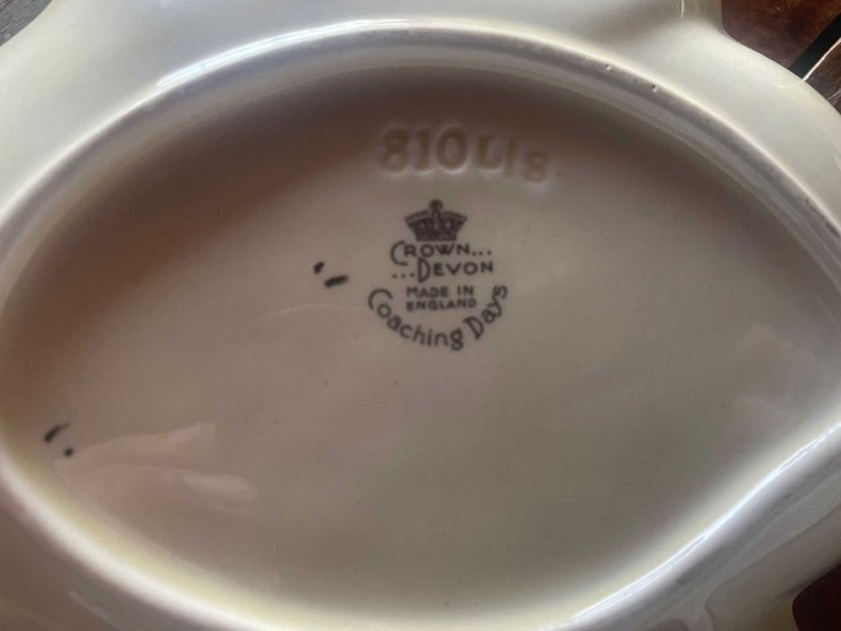 2 Pratos de Porcelana Crown Devon Coaching Days Inglaterra anos 30-40