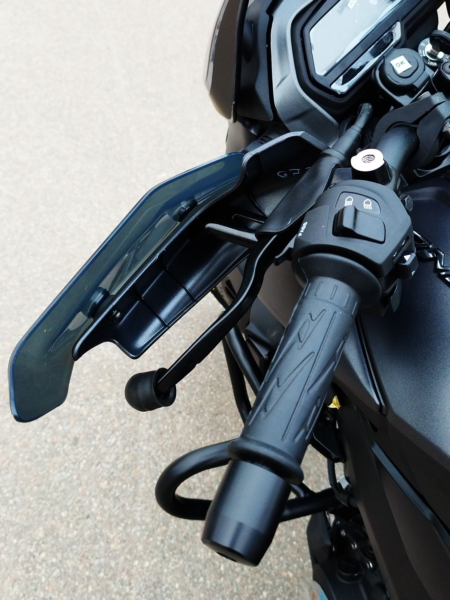 Мотоцикл Bajaj Dominar 400