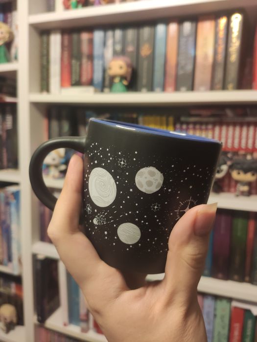 Moondrive shop kubek gemina ceramic mug illuminae Amie Kauffman jay kr