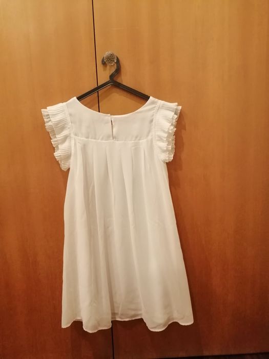 Vestido com estampa e folhos