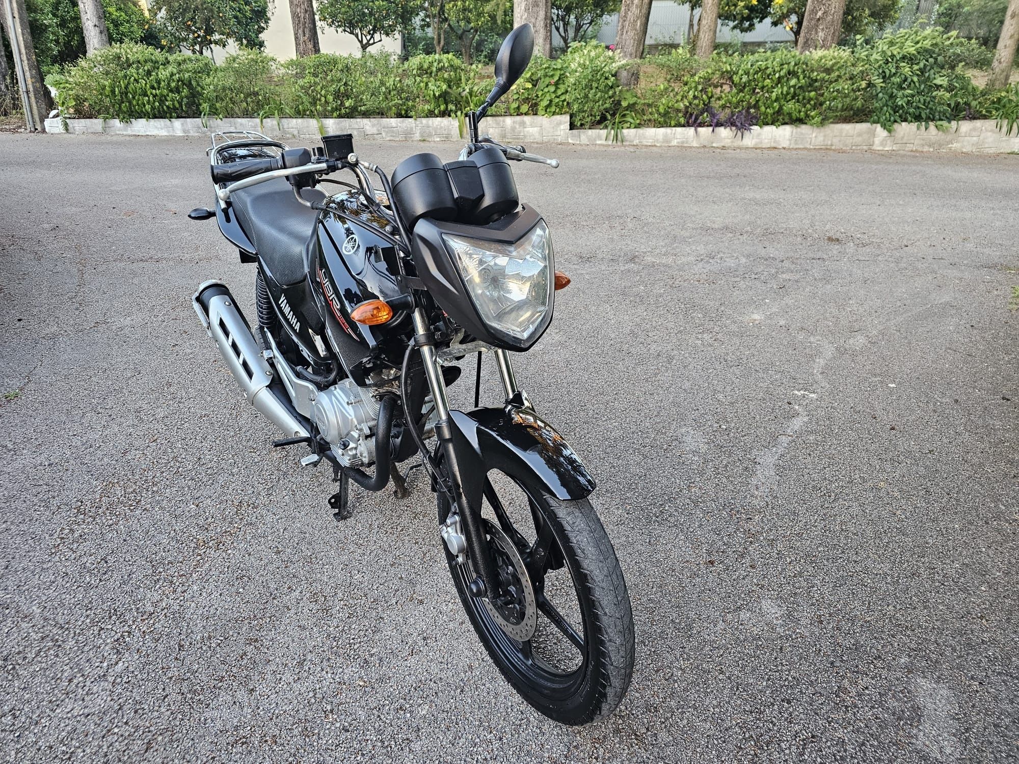 Yamaha YBR 125CC 2015 Bom estado 15000 km aceito retoma