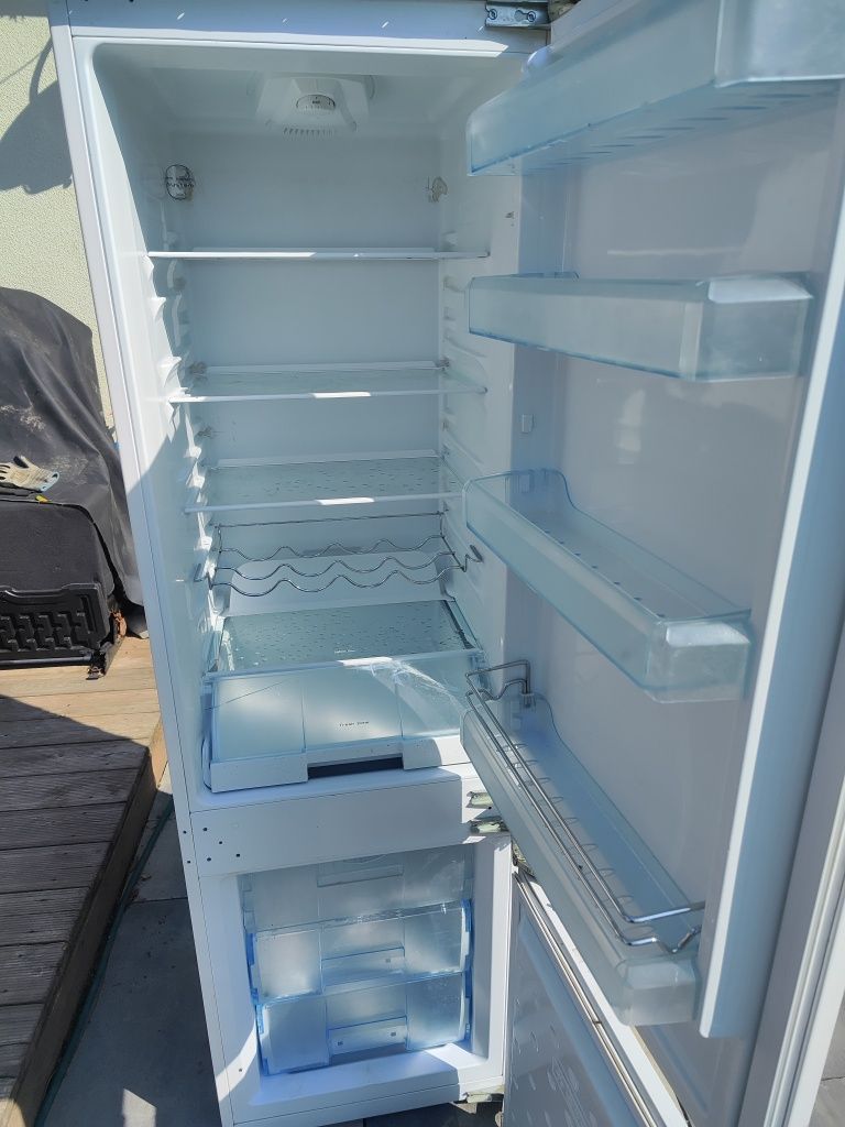 Lodówka Amica EKGC16327 części