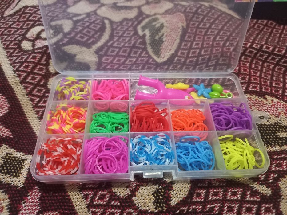 Набір резинок та аксесуарів для творчості