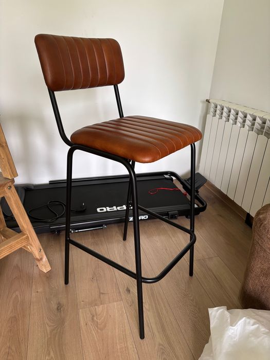 Krzesło barowe hoker skóra brąz idealnie nadaje się do sesji HOMLA