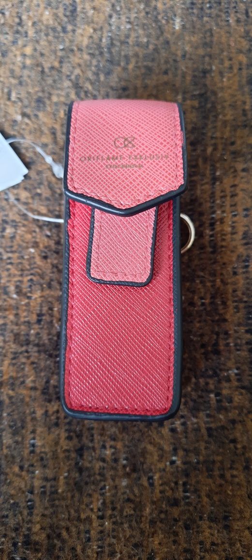 Nowe etui na pomadkę brelok do torebki czerwone w etui ozdobnym