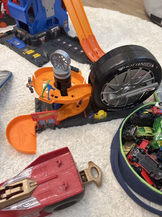 Треки,гаражи,машинки