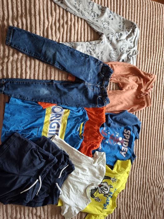 Пакет речей на хлопчика на 3-4 роки.