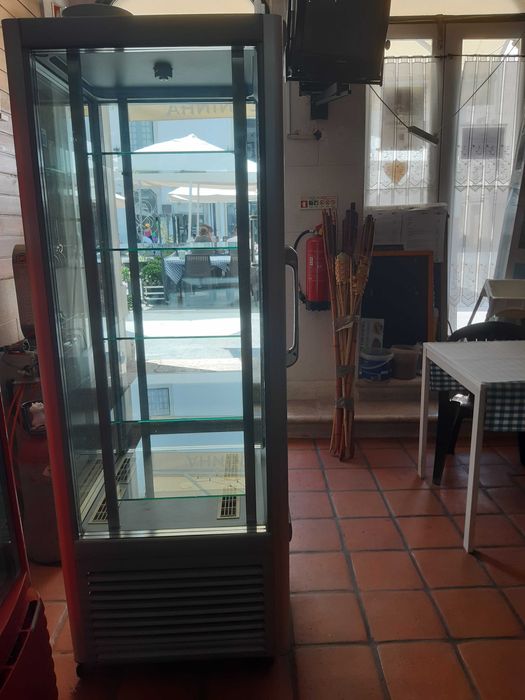Vitrine para exposição de sobremesa ideal para restaurante