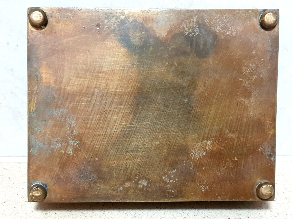 Fantástico antigo guarda joias Arte Nova com motivos florais em bronze