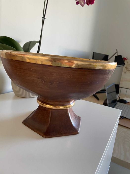 Patena Centro de Mesa  cor de couro e latão dourado