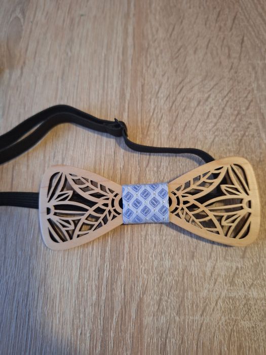 Muszka mucha drewniana