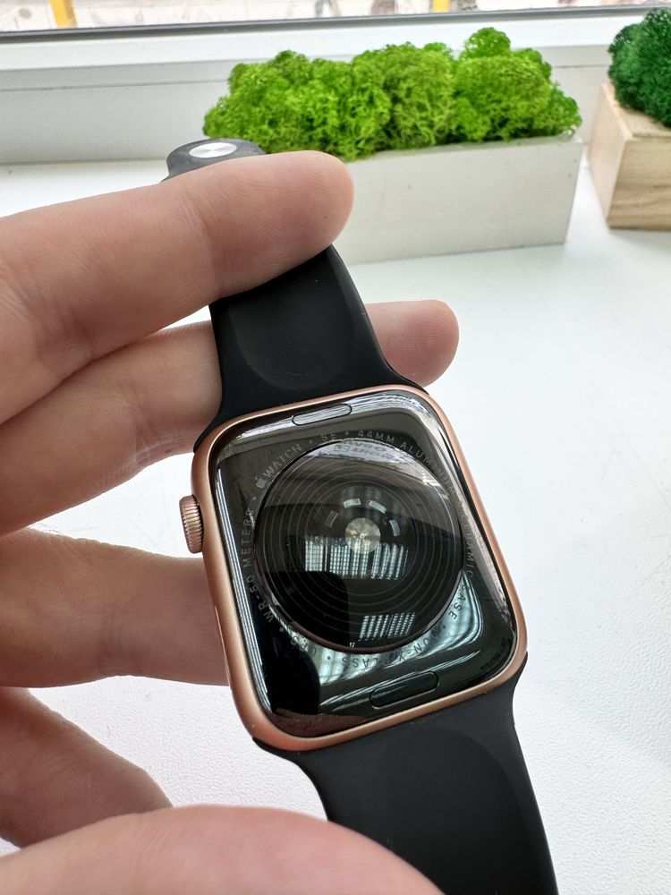 Apple Watch SE 44 mm Gold часи епл вотч