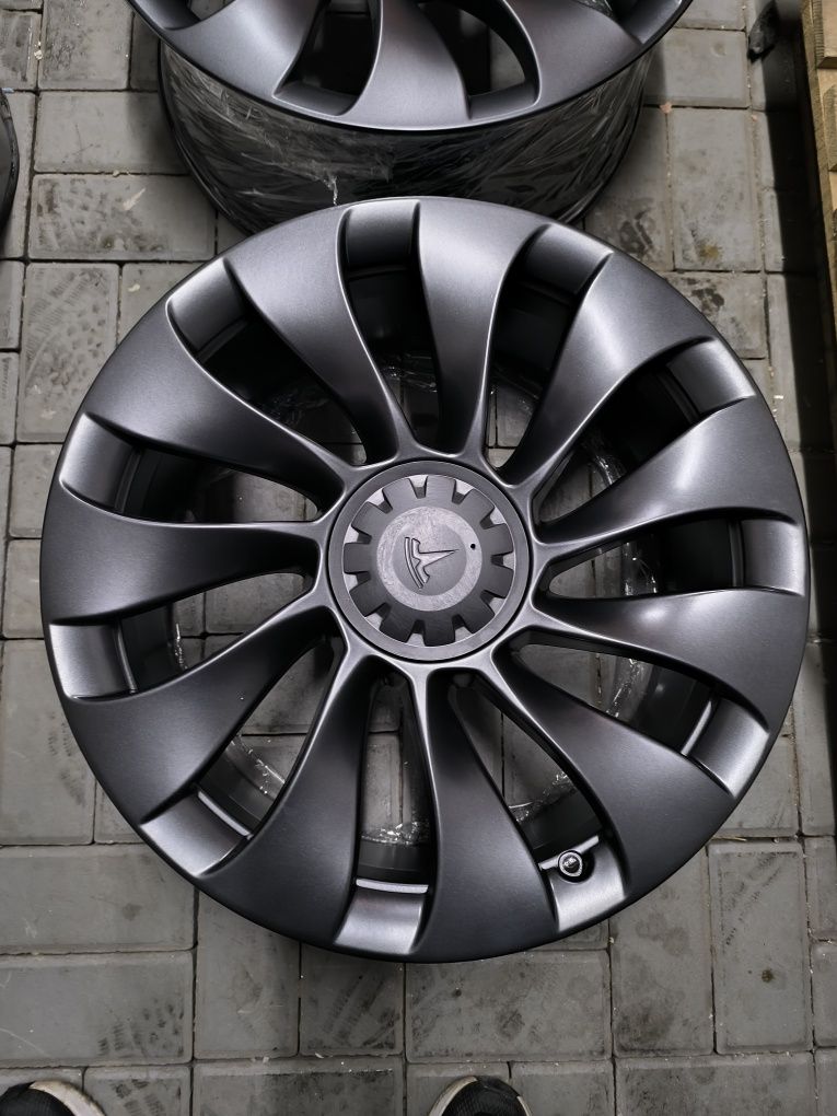 Комплект оригінальних дисків на Tesla Model Y R20