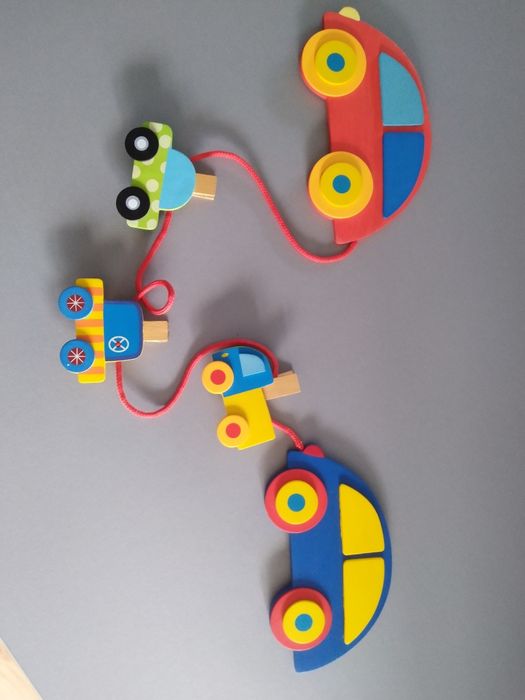 Wieszak drewniany samochodziki