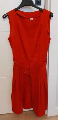 Czerwona elegancka sukienka z paskiem
