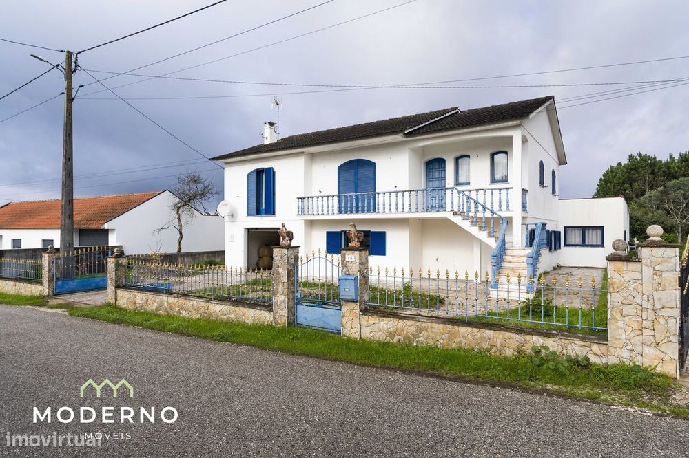 Moradia T4 com piscina coberta aquecida e terreno – Helenos, Ilha