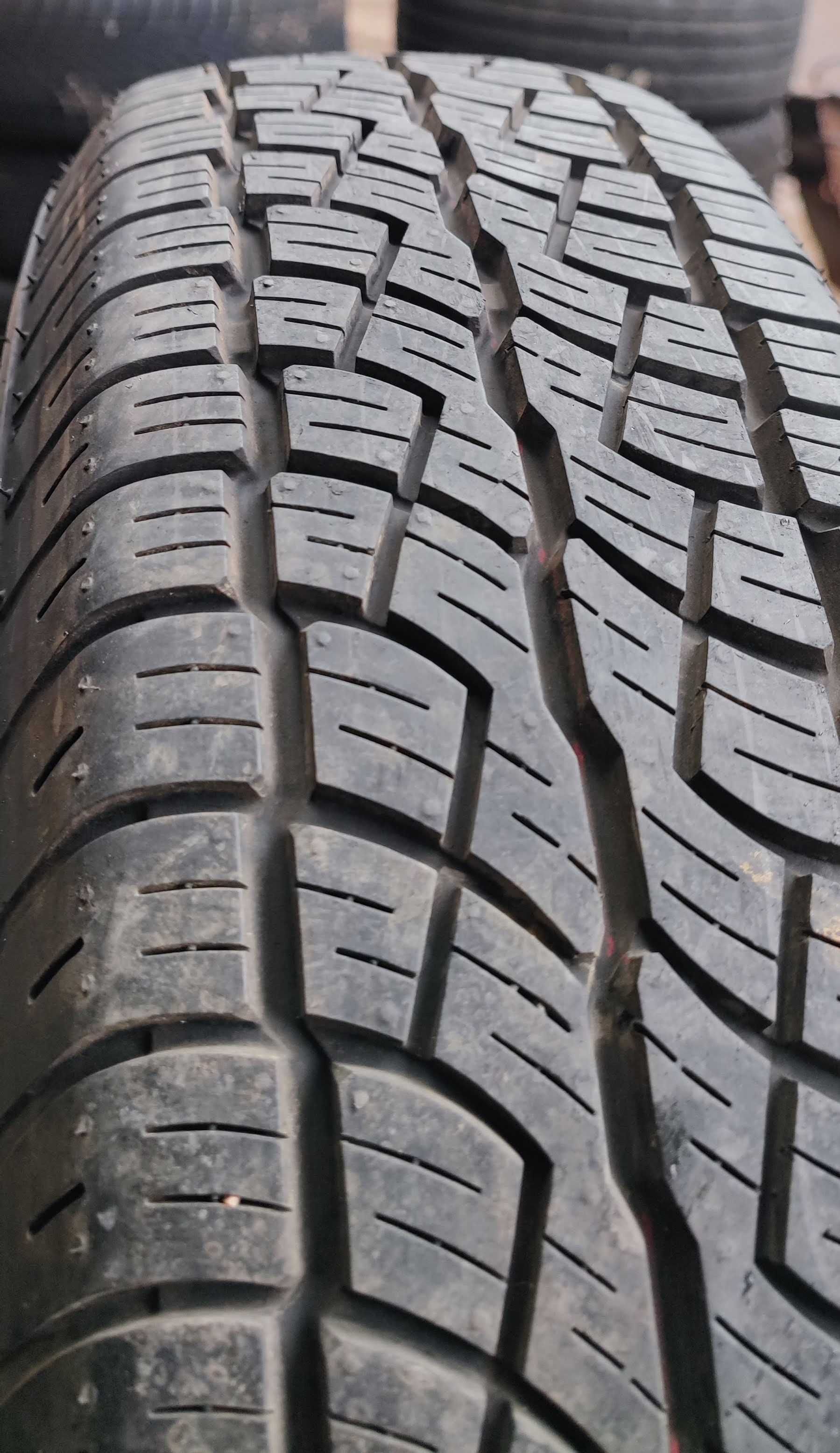 Opona Bridgestone Dueler H/T 687  215/70R16 99S  1-szt