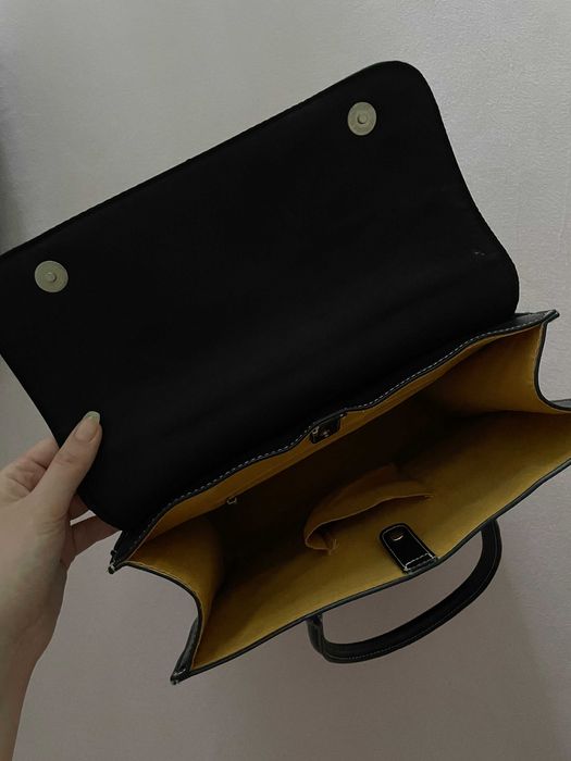 Продам рюкзак  черного цвета из эко кожи.