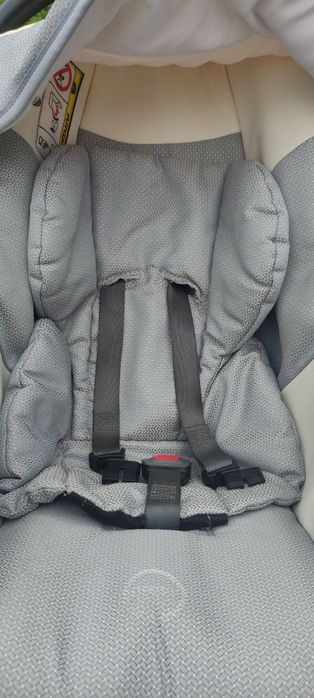 Wózek 3 w 1 z pompowanymi  skrętnymi kolami