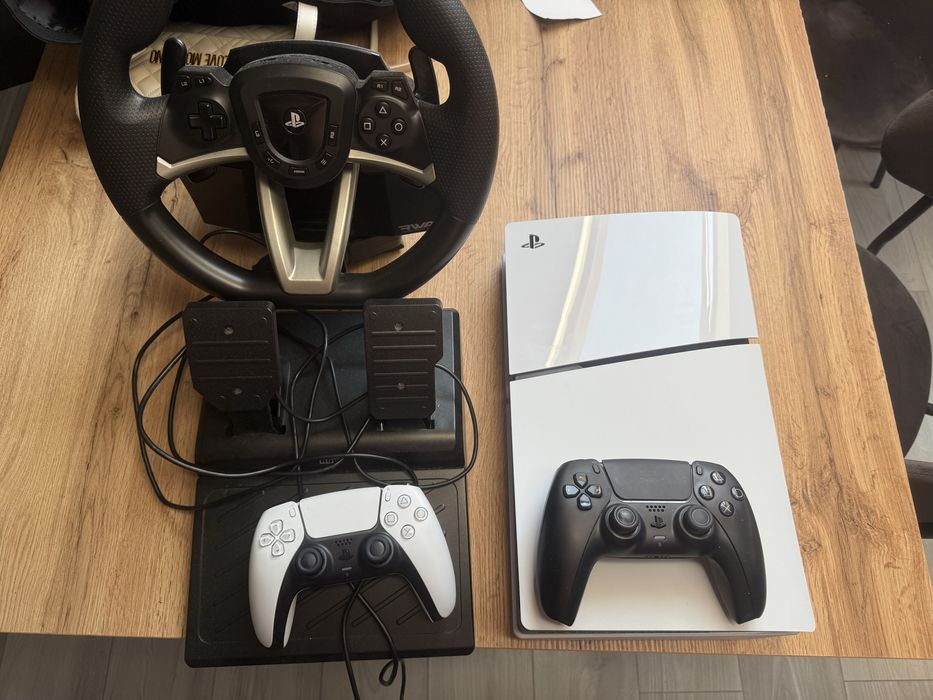 Konsola Ps5 + 2 pady i kierownica