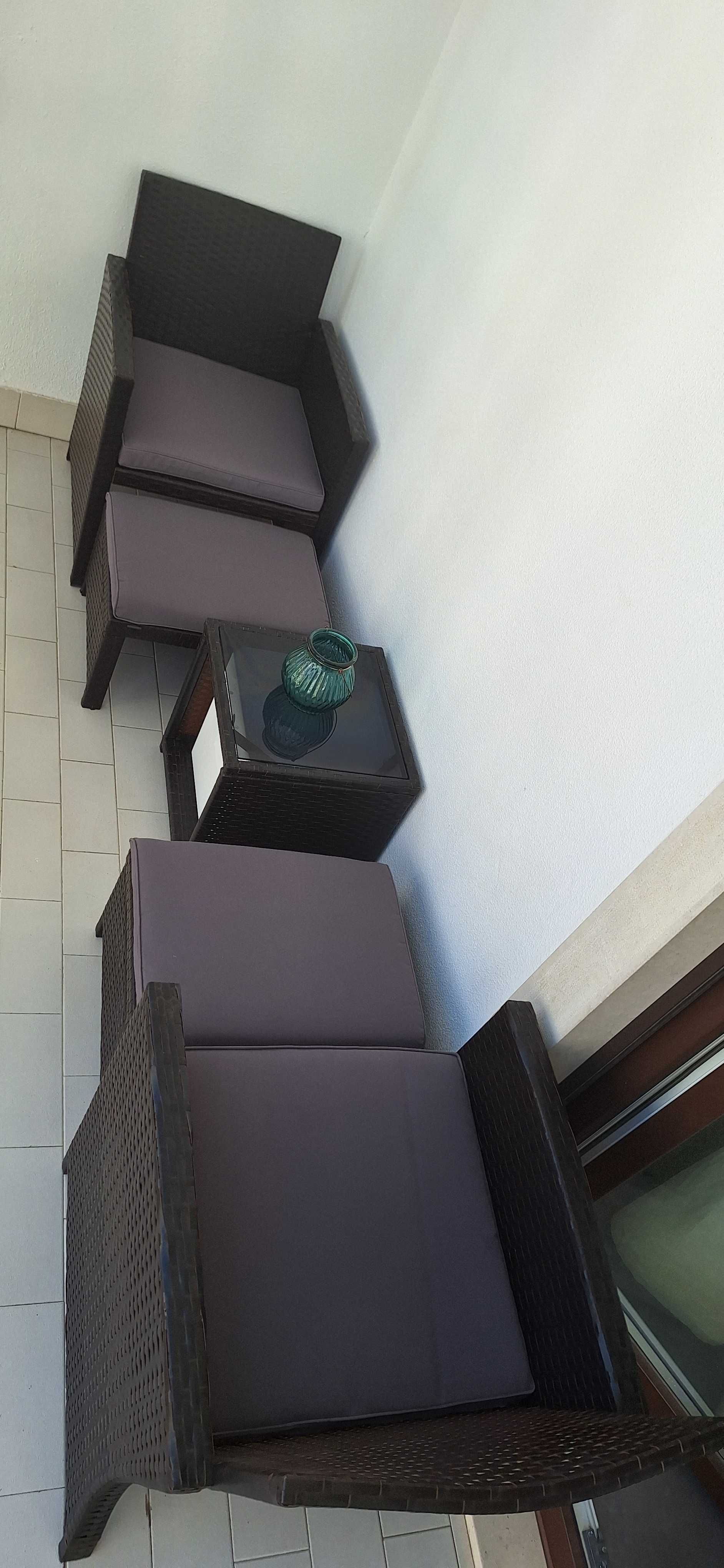 Conjunto móveis castanhos - cadeiras + bancos + mesa jardim - 5 peças