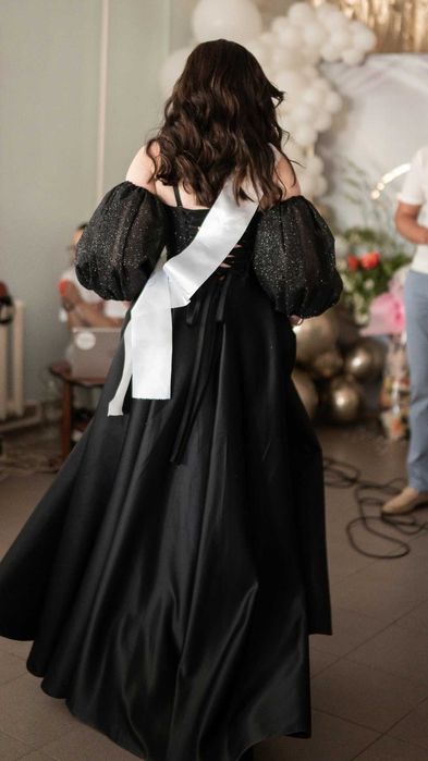 Шикарна чорна сукня