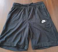 Spodnie czarne krótkie Nike