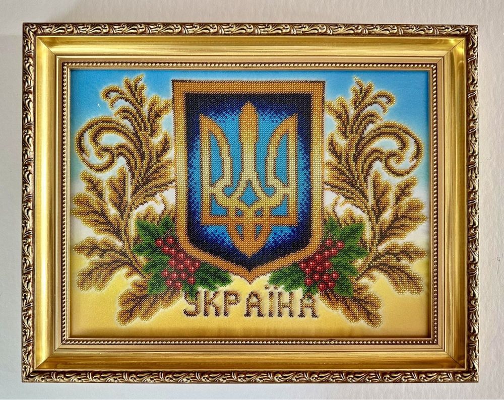 Рамки для картин. Деревʼяний та пластиковий багет. Оформлення картин.