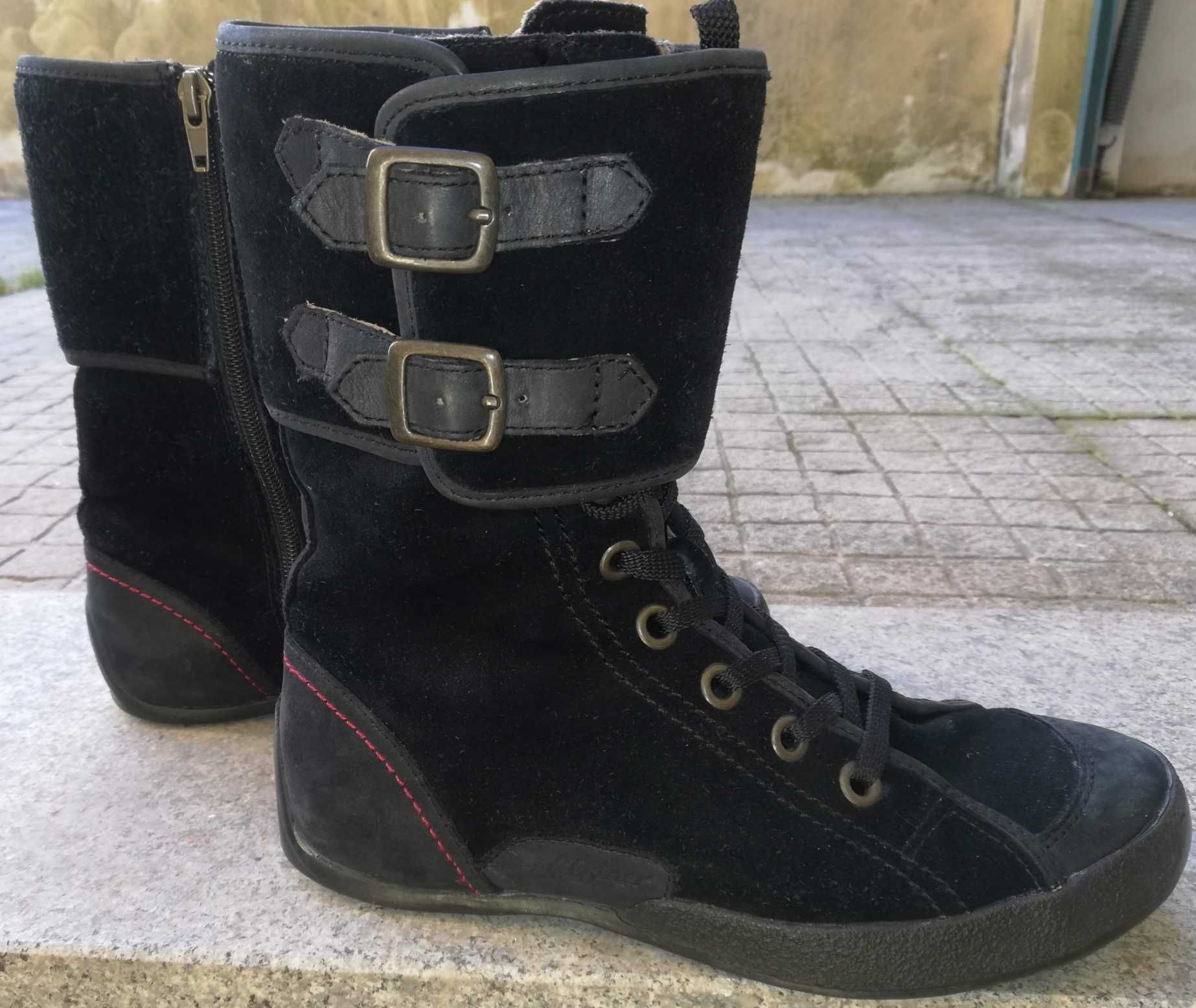 Botas com salto rasteiro