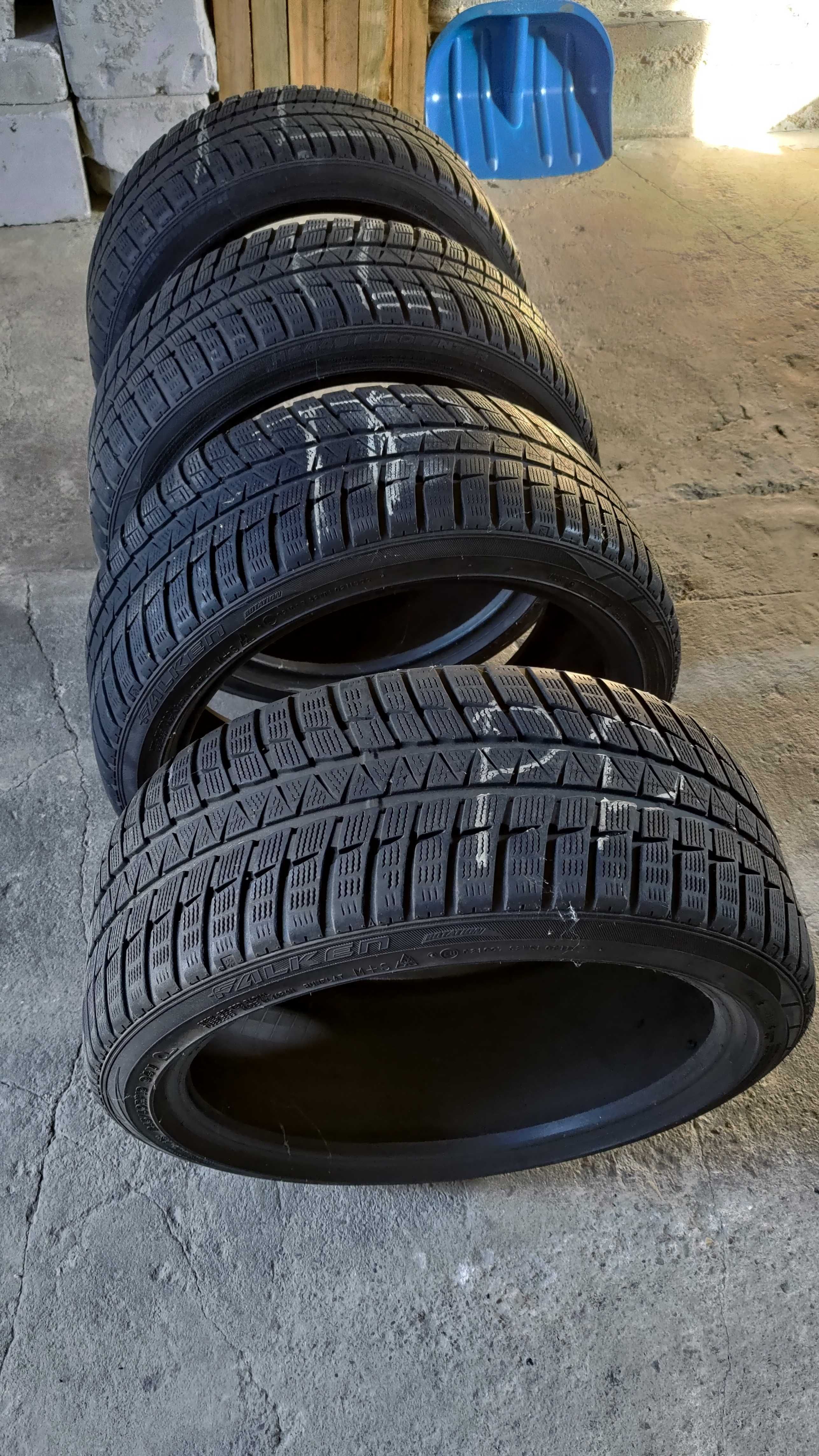 Falken EuroWinter HS-449 245/40