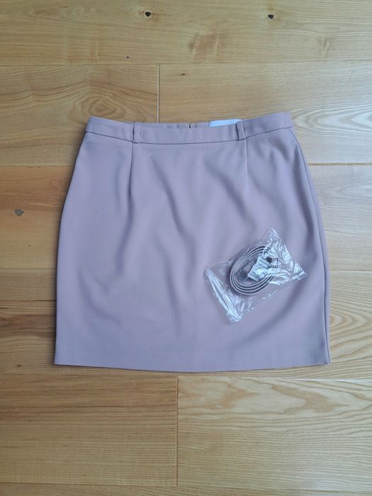 Różowa mini spódniczka z paskiem