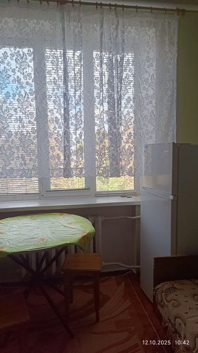 Сдам в долгосрочную аренду комнату .