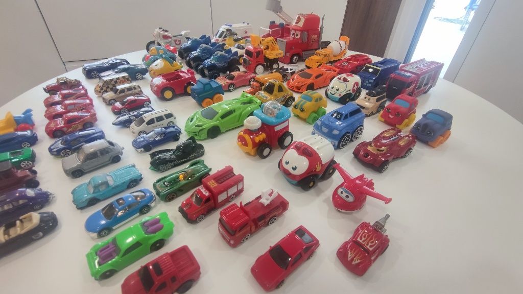 Carrinhos e mota varios