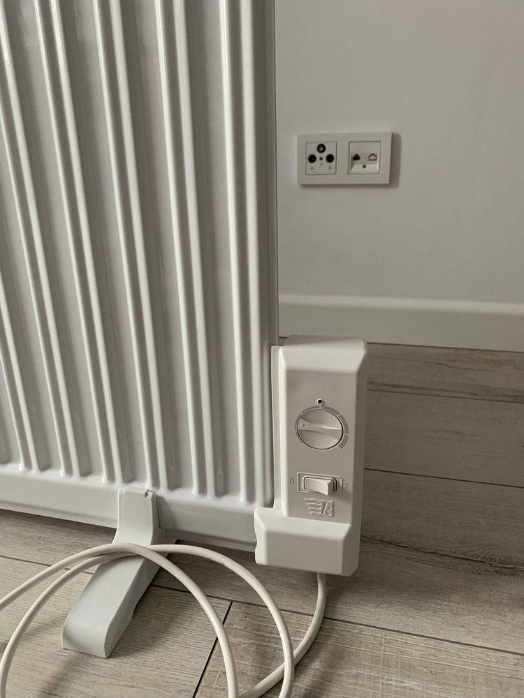 ELPE 700W-1381.000 grzejnik elektryczny olejowy 900x600 program 7 dni