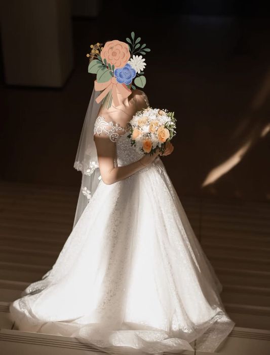 Весільна сукня з поясом