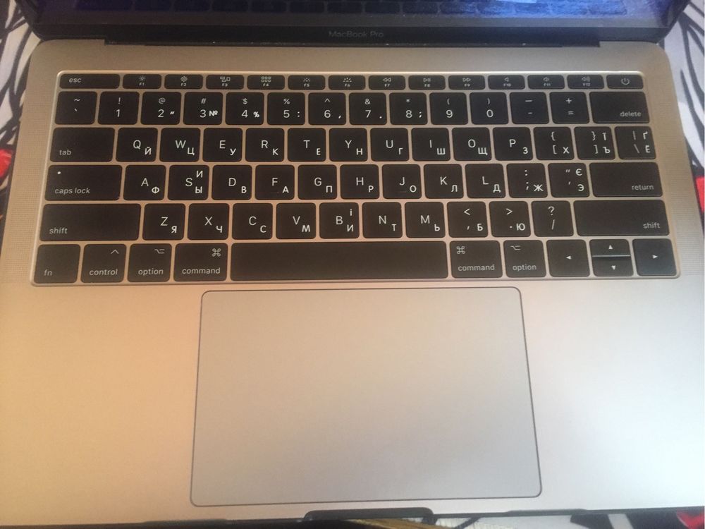 MacBook Pro 13” 2017 • Retina • 8 ГБ / 128 ГБ • macOS 15