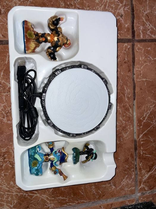 Skylanders portal e figuras swap force