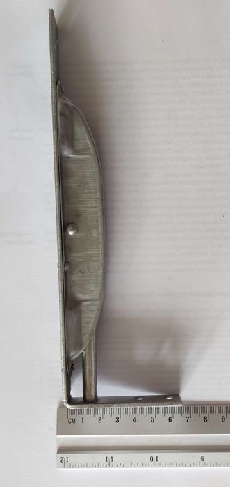 Rygiel do drzwi wpuszczany, stalowy, ocynk. Zasuwa kozłowa.